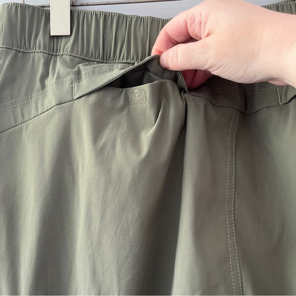 Eddie Bauer Green Nylon Cargo Pants High Rise Pull On Hiking Womens Size 14 - Picture 4 of 8